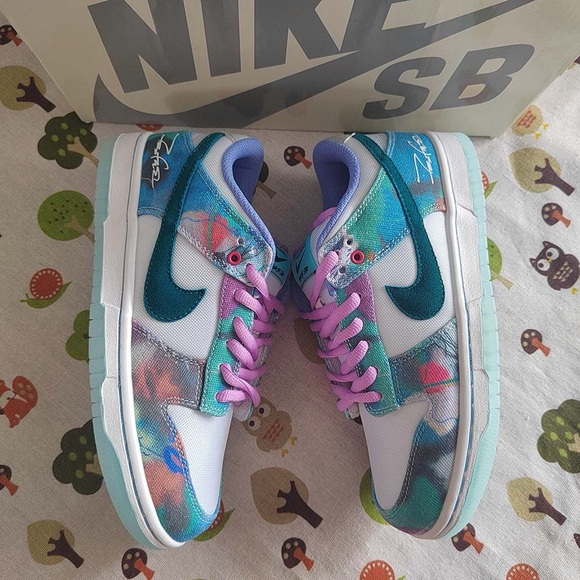 Nike Futura Laboratories x Dunk SB Low Bleached Aqua Sneakers - Picture 2 of 7